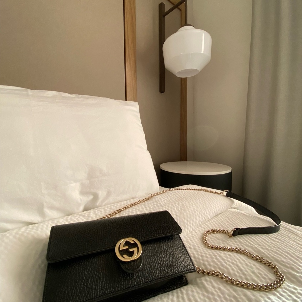 Black Leather Gucci Purse with Gold Logo Hardware (chair detachable)